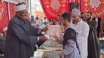 طالب يفوز برحلة عمرة في مسابقة القرآن بالمنوفية ويهديها لوالدته: إكراما لتربيتها وصبرها على المرض