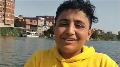 قصة كفاح طالب إعدادي يعمل بالصيد لمساعدة أسرته بالمنوفية: شغال بقالي 3 سنين | بث مباشر