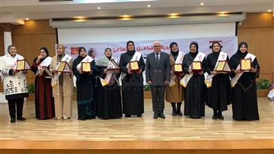 محافظ بورسعيد يُكرم الأمهات المثاليات.. ويقرر صرف 2000 جنيه لطالب أبدع في تلاوة القرآن| صور