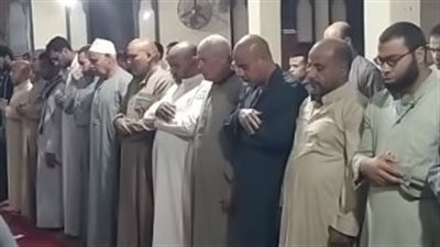 المصلون يؤدون صلاة التهجد بمساجد المنوفية في ثاني الليالي الوترية| بث مباشر