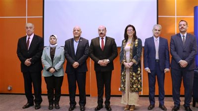 محافظ أسوان يشهد فعاليات الندوة التعريفية لهيئة فولبرايت مصر لتقديم المنح الدراسية لأبناء المحافظة 