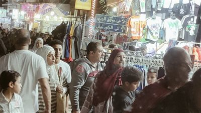 زحام شديد لشراء ملابس عيد الفطر.. والوكالة والعتبة قبلة محدودي ومتوسطي الدخل