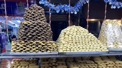 بسكوت العيد يملأ واجهات مخابز الأقصر.. والأسعار تبدأ بـ130 جنيه للكيلو
