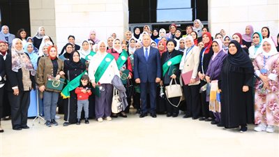 وزير النقل يُكرم الأمهات المثاليات بميناء دمياط │ صور