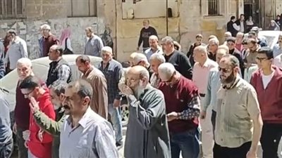 أهالي البحيرة يشيعون جثمان مؤذن دمنهور المتوفى بالمسجد.. وأصدقاؤه: كان مولودا في المسجد وأخوه مات نفس الوفاة | بث مباشر