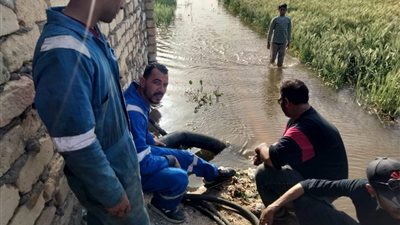 شفط مياه عين غصين بعد كسر جسر ترعة السويس