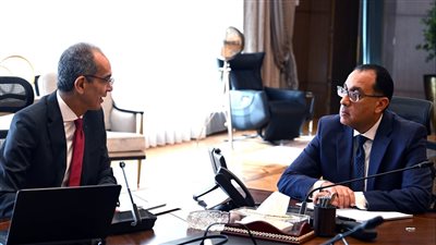 رئيس الوزراء يتابع مع وزير الاتصالات مستجدات بعض المشروعات 