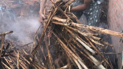 بسبب ماس كهربائي.. إصابة 3 أشخاص بينهم سيدة في حريق منزل بالفيوم | صور 