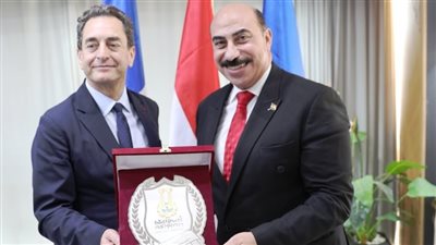 خلال استقباله للسفير الفرنسي.. محافظ أسوان يستعرض المقومات الاستثمارية والسياحية بالمحافظة