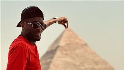 موديست بعد زيارة أهرامات الجيزة: مصر بلد الحضارة والتاريخ