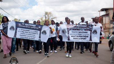 مظاهرات لجماهير مازيمبي الكونغولي قبل مباراة بترو أتلتيكو بدوري أبطال إفريقيا