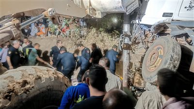 قبل السحور.. مصرع وإصابة 6 أشخاص في حادث اقتحام تريلا لـ مقهى بأسوان | أسماء 