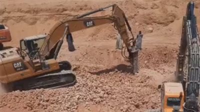 لليوم الثالث على التوالي.. استمرار عمليات استخراج جثمان الشاب طه ضحية السقوط في بئر المنيا| بث مباشر