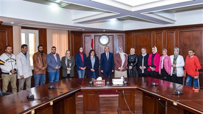 محافظ الإسكندرية يكرم عددًا من المتميزين بالمراكز التكنولوجية
