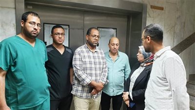 محافظ أسوان يوجه بتقديم الرعاية الطبية لمصابي حادث تصادم سيارة نقل بتكاتك