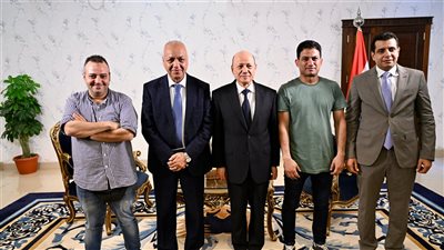 حقائق وأسرار يستضيف رئيس مجلس القيادة اليمني رشاد العليمي الليلة 