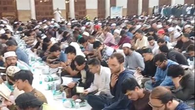 الأزهر ينظم أكبر مائدة إفطار بواقع 5000 وجبة للوافدين في يوم عرفة