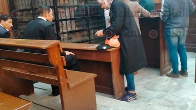 داخل القفص.. أول ظهور لـ المتهمين بقتل نيرة صلاح طالبة جامعة العريش | صور 