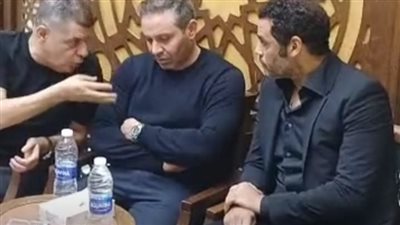 حازم إمام وعبد المنصف وعلاء مقلد يقدمون واجب العزاء في والد طارق السيد | بث مباشر