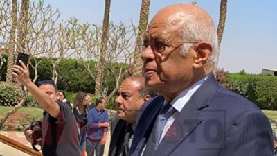 وصول علي عبد العال رئيس مجلس النواب السابق لحضور جنازة الراحل فتحي سرور