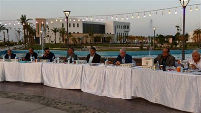 محافظ جنوب سيناء يشارك عمال النظافة مائدة الإفطار الرمضاني السنوية بشرم الشيخ