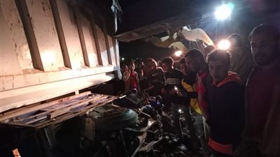 راجعين من المطار.. مصرع 3 أشخاص إثر دهس تريلا لملاكي في قنا