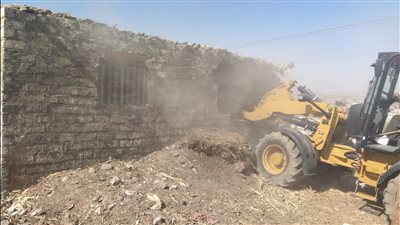 لتراخيه في قرارات الإزالة.. محافظ بني سويف يصدر قرارا بعزل رئيس قرية تلت وإحالته للنيابة 