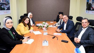 وزيرة الهجرة تتابع مستجدات مشروع مصري بالخارج متخصص في تصنيع وإعادة تأهيل الهواتف الذكية 