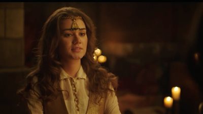 بسنت أبو باشا: بيتر ميمي اهتم بكل صغيرة وكبيرة في الحشاشين.. وفخورة بوجودي في المسلسل 