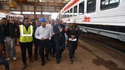 وزير النقل يتفقد موقع إنشاء ورشة عملاقة لصيانة عربات القطارات الروسية المجرية