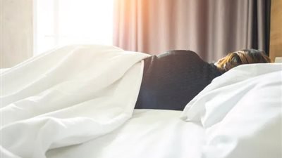 مع دخول الصيف.. كيف تنام في الطقس الحار؟