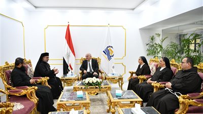محافظ قنا يستقبل وفود كنسية لتقديم التهنئة بعيد الفطر المبارك