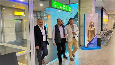 أمين الأعلى للآثار يتفقد الإدارة المركزية للمنافذ ومتحف مطار القاهرة الدولي | صور 
