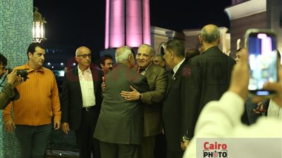 المهندس إبراهيم محلب ونقيب المحامين يقدمان واجب العزاء في الراحل أحمد فتحي سرور 