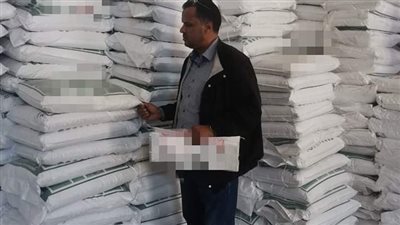 ضبط 270 طن مواد خام أسمدة زراعية مجهولة المصدر بالبحيرة