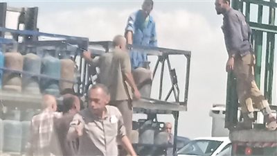 انقلاب جرار محمل بالأنابيب على الطريق الدائري