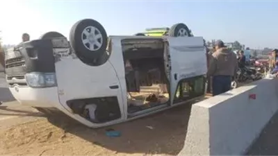 إصابة 3 أشخاص في انقلاب ميكروباص بالمرج 