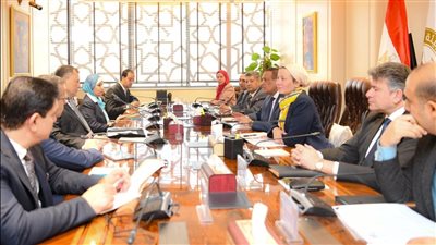 وزراء البيئة والتنمية والآثار يناقشون آليات تطبيق منظومة التخلص الآمن من المخلفات بالمنشآت السياحية
