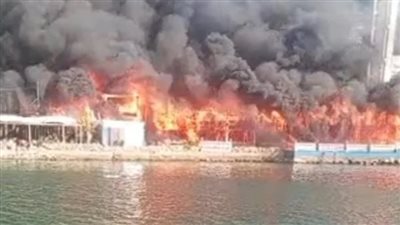 نشوب حريق بكافتريات بمنطقة سابا باشا بكورنيش الإسكندرية| فيديو