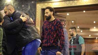 الشناوي وجنش يقدمان واجب العزاء في والد مروان محسن بمسجد الشرطة | بث مباشر