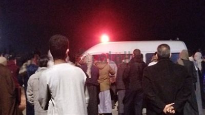  المنيا تتشح بالسواد.. وصول جثمان الشاب طه إلى المدافن لأداء صلاة الجنازة عليه استعدادًا لدفنه | صور 