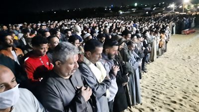 محافظ المنيا ينعى أسرة فقيد قرية عزاقة عقب استخراج الجثمان