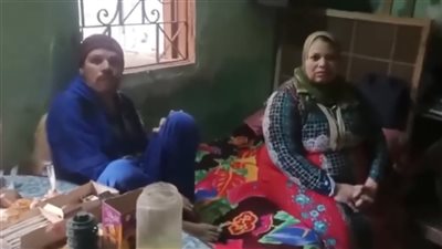 مريض بالشلل في المنيا: زوجتي سند ليا من 14 سنة.. ونفسي حد يجهز لي محل آكل منه عيش| بث مباشر 