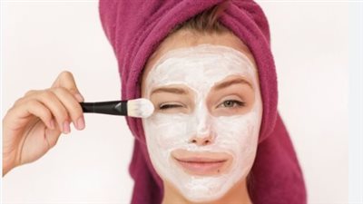 جربيه قبل العيد.. ماسك زبادي للوجه للترطيب والتفتيح والتنظيف.. 6 ماسكات رائعة