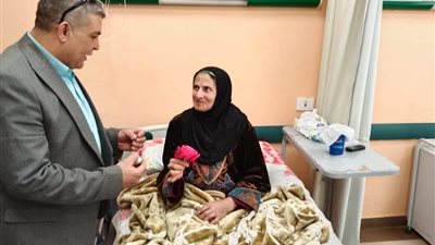 أول أيام العيد.. ورود وشيكولاتة للمرضى وذويهم في مستشفى الباجور بالمنوفية | صور