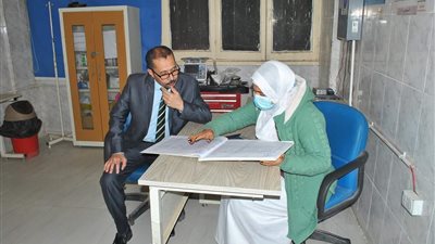 للغياب وسوء الخدمة بأول أيام العيد.. استبعاد مدير مستشفى وإحالة 5 أطباء ومسؤولين للتحقيق بسوهاج | صور