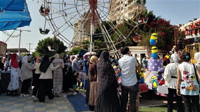 توافد آلاف المواطنين على حديقة الأسرة والطفولة والرحلات النيلية بدسوق في ثاني أيام العيد