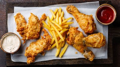 تناول الطعام المقلي والوجبات السريعة يزيد من خطر تلف الدماغ | دراسة