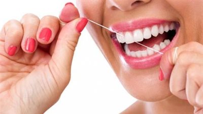 أبرزها الفراولة.. 4 فواكه يوصي بها الأطباء للحصول على أسنان أكثر بياضا