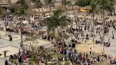 في أول جمعة بعد رمضان.. إقبال على المساجد الشهيرة والساحات في قنا والأقصر| بث مباشر 